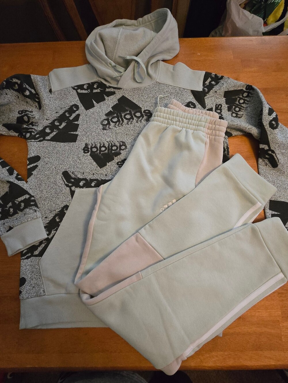 Adidas Men's Tan/Mint/ Black ESSENTIALS Colorblock Fleece Sweatsuit Size Small